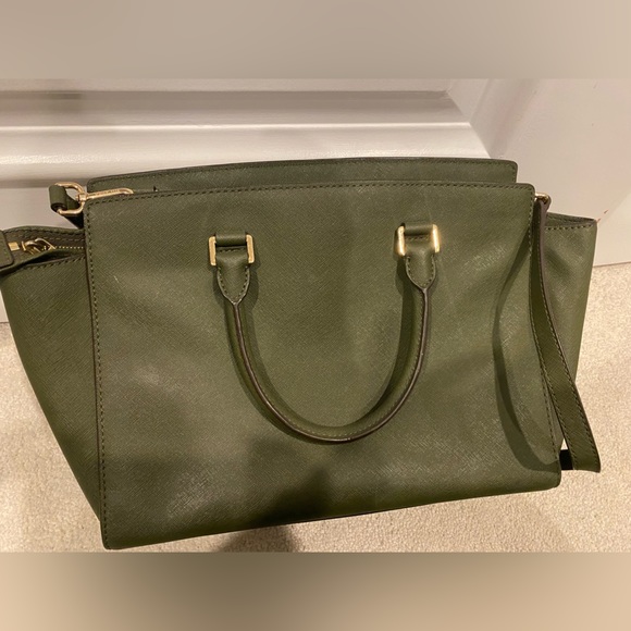 Michael Kors olive green crossbody bag - Picture 2 of 3